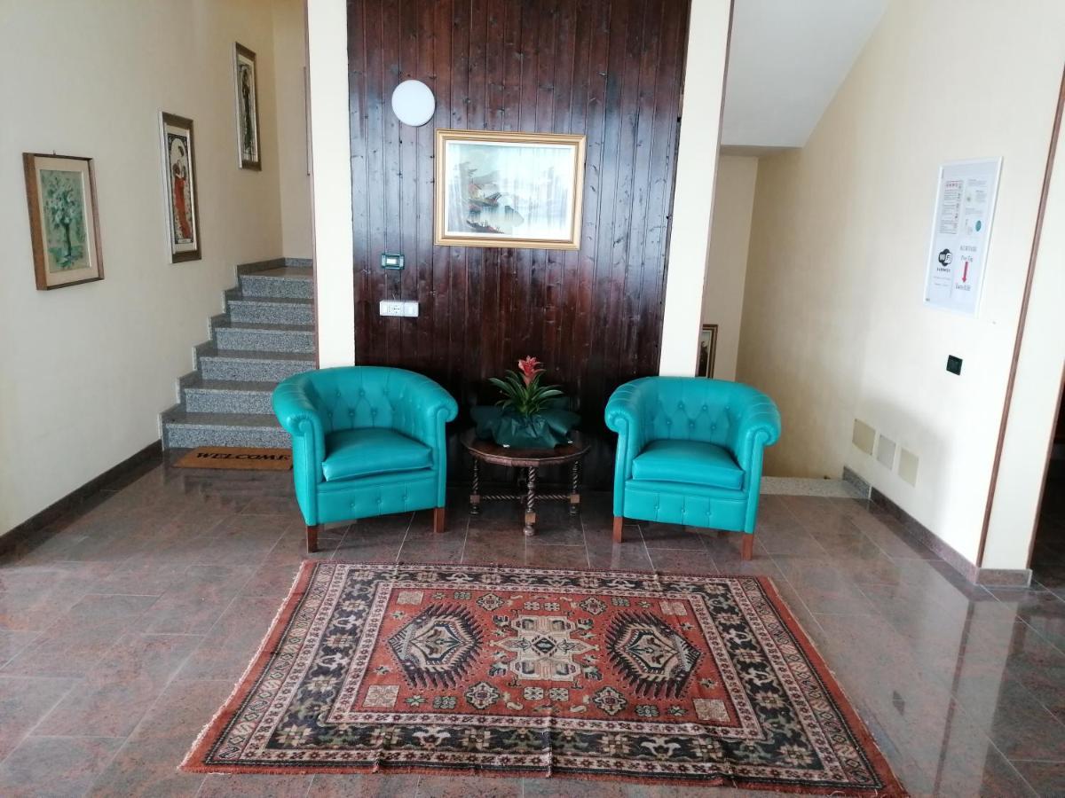 Residence Villa Margherita B&B Nebbiuno ภายนอก รูปภาพ