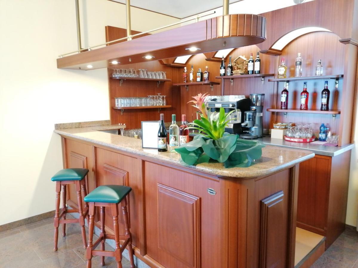 Residence Villa Margherita B&B Nebbiuno ภายนอก รูปภาพ